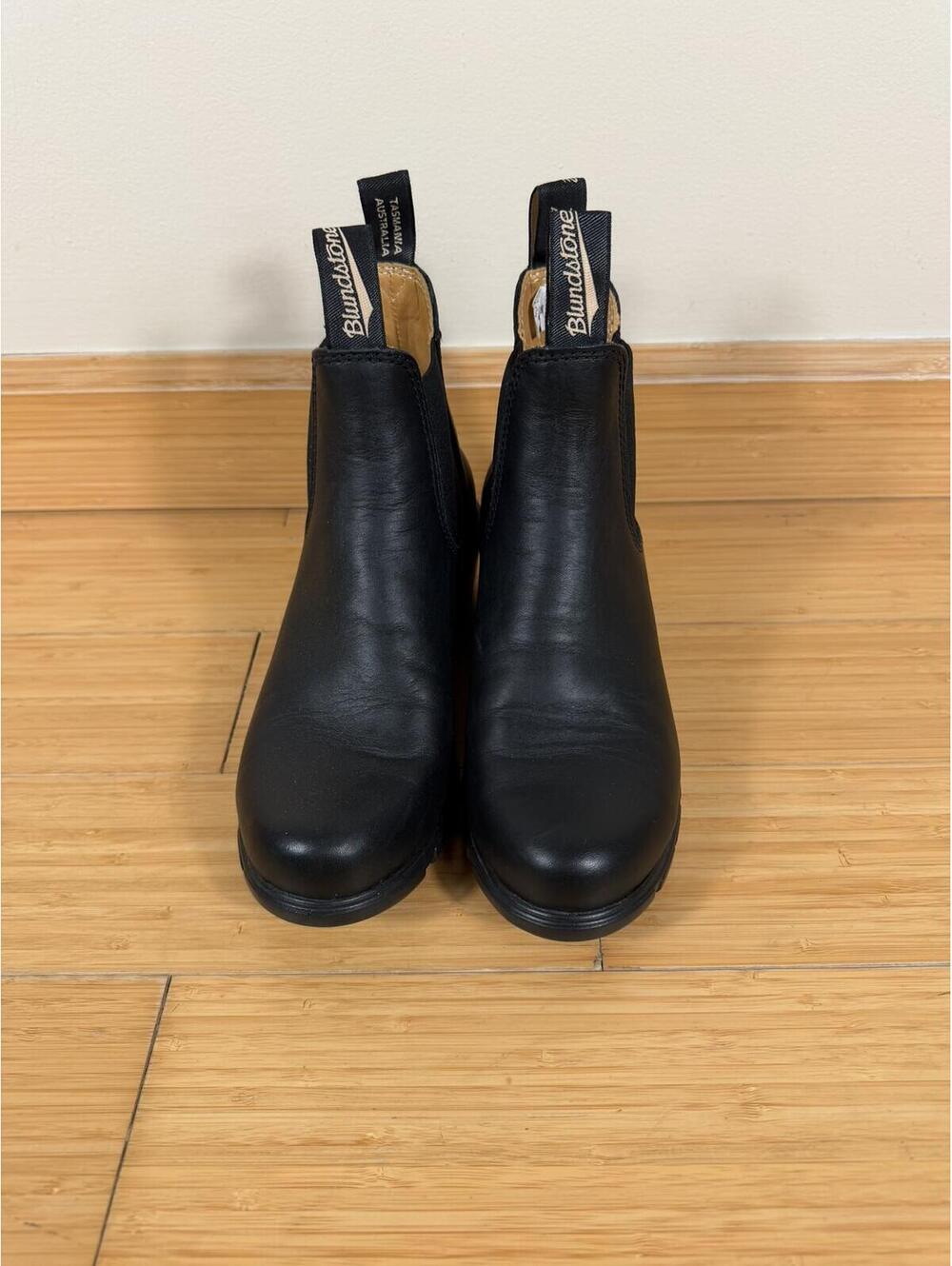 Blundstone #1671 Women’s 7.5 Black Leather Heeled Chelsea Boots